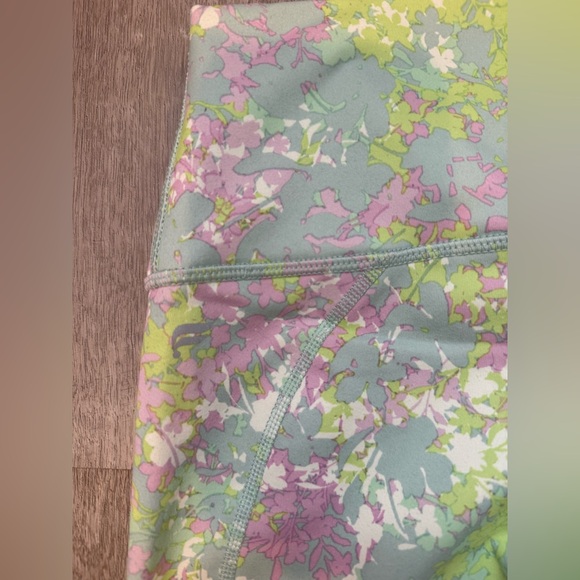 Define PowerHold® High-Waisted Leggings Size XS - Picture 3 of 6